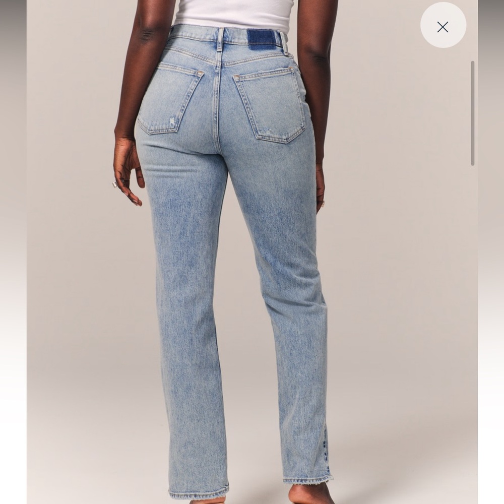 Abercrombie & Fitch Vintage Denim

Curve Love Ultra High Rise 90s Straight Jean